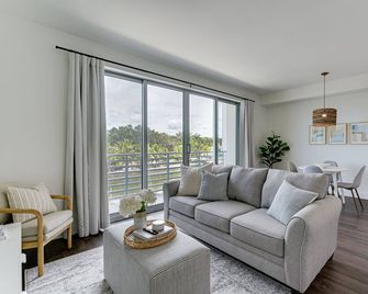 All-New, Waterfront Condo in Downtown Sarasota! - Sarasota - Σαλόνι