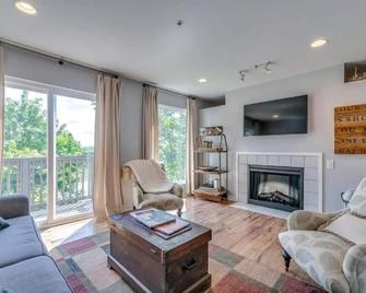 Downtown Riverfront Condo unit 780 - Nashville - Living room