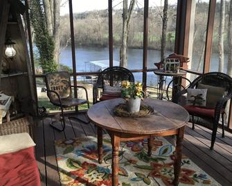 Lakefront Home on Lake Taneycomo - Hollister - Restaurant