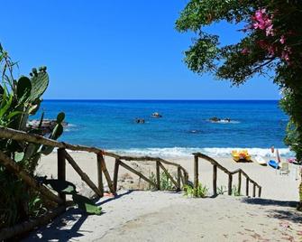 Villaggio La Pizzuta - Tropea - Beach