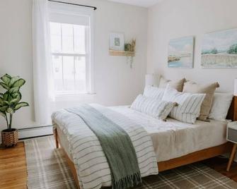 Cozy Winter Riverside Retreat Near Skiing - Taylors Falls - Bedroom