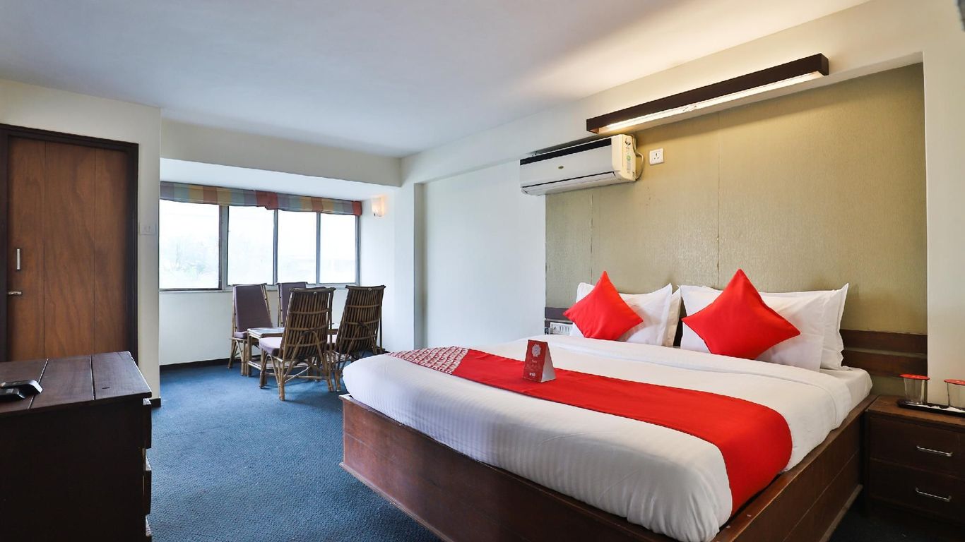 OYO 14411 Hotel Royal