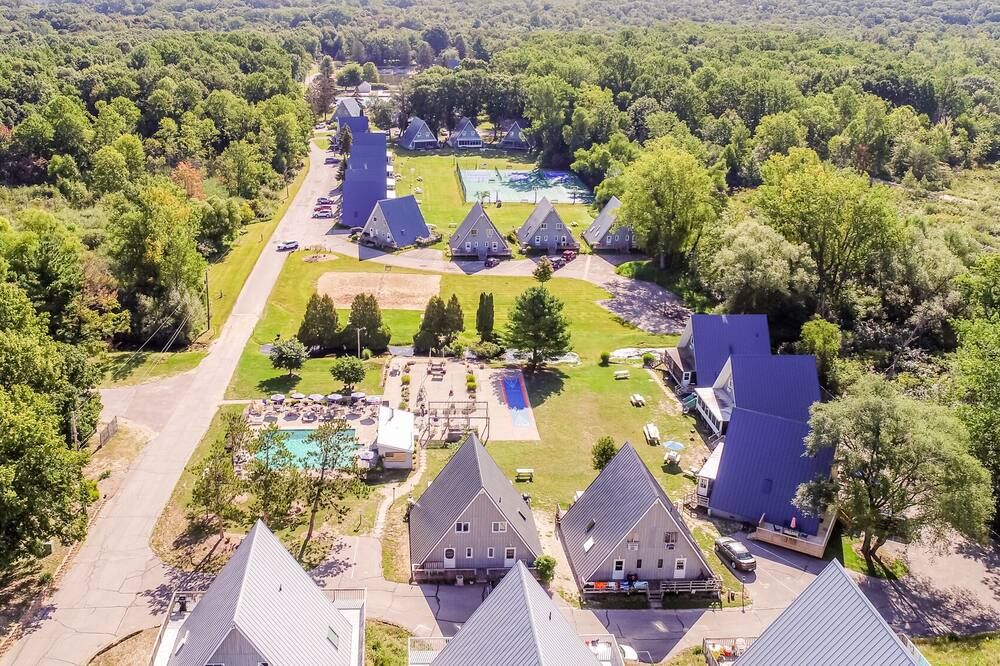 Amazing Lake Michigan Views: Completely Remodeled And Steps From Lake Michigan! - Stevensville - Budova
