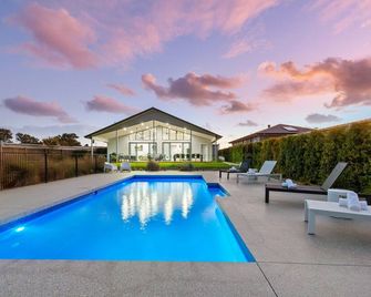Rio Vista - Luxury Accommodation - Rye - Piscina