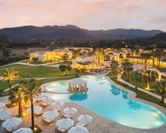 Spiagge San Pietro, a charming & relaxing resort - Castiadas - Piscine