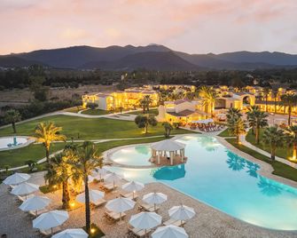 Spiagge San Pietro, a charming & relaxing resort - Castiadas - Piscine