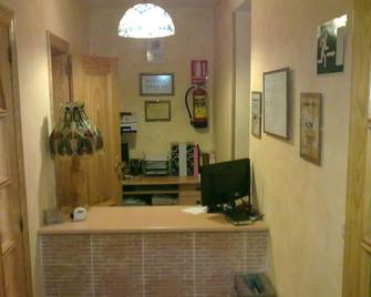 Hostal Bellas - Ávila de los Caballeros - Recepción