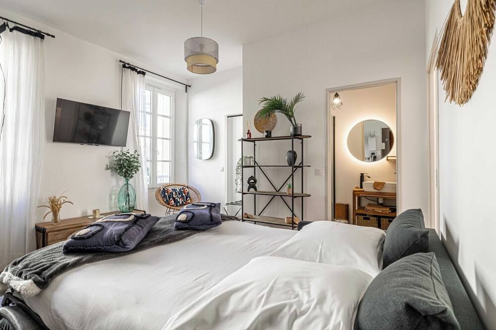 Sublime 2 Bedroom Apart.- Cannes Residential Area - كان - غرفة نوم