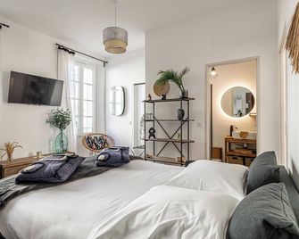 Sublime 2 Bedroom Apart.- Cannes Residential Area - كان - غرفة نوم