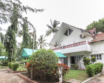 Hotel O Nova Dumas Homestay - Surat - Building