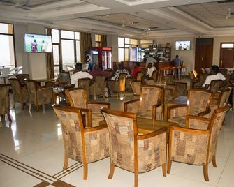 Flomi Hotel - Morogoro - Restaurante