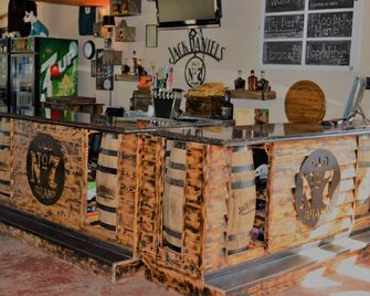 No Name City Luxury Cabins & Rv, Llc - Sturgis - Bar