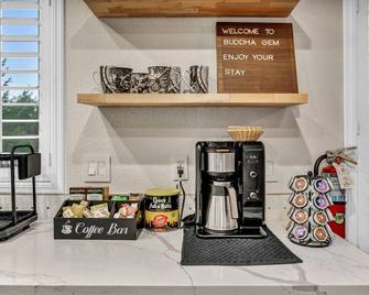 Buddha Estate#4 - Great neighborhood, Sparkling pool and Hot tub, EV Charger, Games - Henderson - Buffet