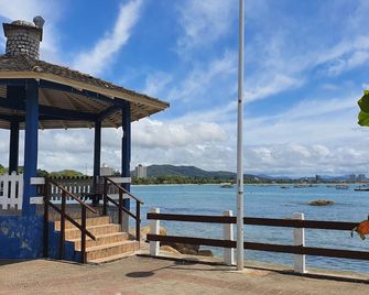 Apto Nantes com Vista pro Beto Carrero World - Penha - Plaża