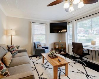 10 Min from Downtown Columbia - The Ronnie Runner - Columbia - Sala de estar