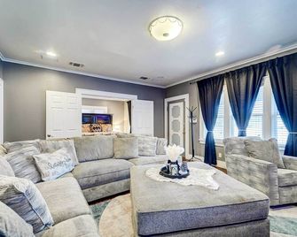 Central Home 1 MI To Texas Tech + By Dtwn Lubbock - Lubbock - Living room