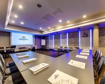 Berberys Park Hotel - Kazimierz Dolny - Sala de reuniones