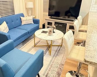 Elegant 2br Belmont Retreat – Comfort, Calm & Convenience - Belmont - Sala de estar