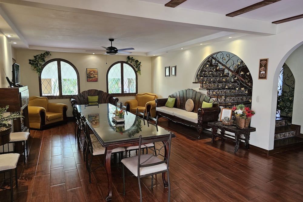 Gorgeous Villa, Air Conditioning, Pool, Additional Jacuzzi. - Belen - Comedor