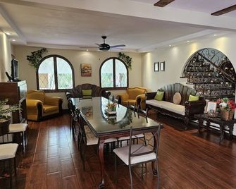 Gorgeous Villa, Air Conditioning, Pool, Additional Jacuzzi. - Belen - Comedor