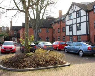 The White Hart Hotel - Kingston upon Thames - Building