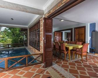 Tanjung Inn - Чератінг - Балкон