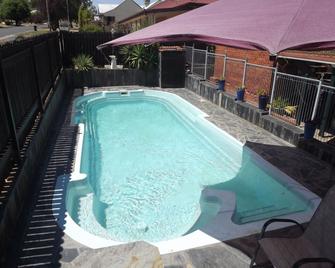 Poet's Recall Motel - Gundagai - Zwembad