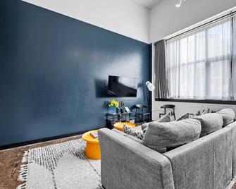 3E-Renovated 5 min to UPMC Shadyside, sleeps 6 - Pittsburgh - Wohnzimmer
