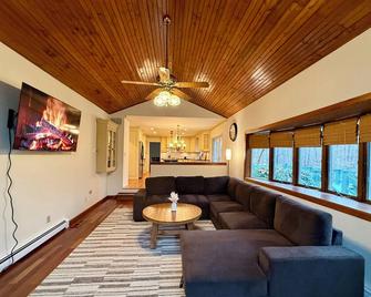 Cozy & Private Retreat Near Atlantic City! - Galloway - Oturma odası