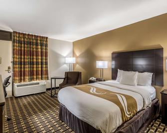 كواليتي إن - توبيلو - غرفة نوم