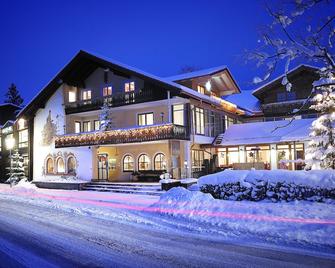 Landhotel Böld and Restaurant Uhrmacher Oberammergau - Oberammergau - Budova