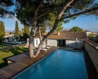 Gîte 'sous les Pins' - 9 Pers - Marsilly - Havuz