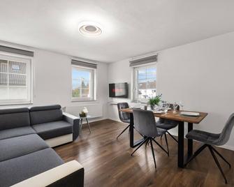 Adn Suites - Netflix - Modern And Smart - Kleinkötz - Eetruimte
