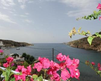 Thalatta - Platis Gialos