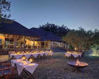 Rhulani Safari Lodge - Madikwe Nature Reserve - Patio
