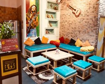 Mumbai Staytion Dorm - A Backpackers Hostel - Bombay - Sala de estar