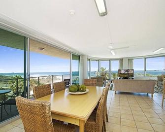 Chateau Royale Beach Resort Maroochydore Sunshine Coast - Maroochydore - Dining room