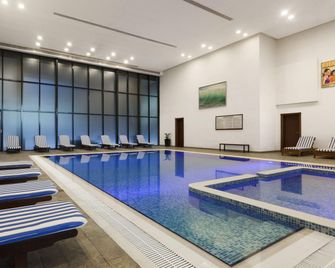 Ramada Hotel & Suites by Wyndham Ajman - Ajman - Pool