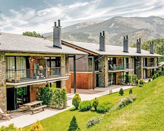 Apartment Ferreries with heated swimming pool, garden, WiFi, equipped kitchen - Saillagouse - Edificio