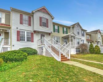 Remodeled stylish townhome close to major highways - Sicklerville - Edificio