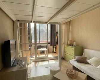 Renovated 4-person studio with lake view Artouste Fabrège - Laruns - Salon