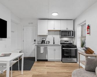 Lawrenceville Central !4 Quiet and Stylish One Bedroom Apartment with Free Street Parking - Pittsburgh - Kuchnia