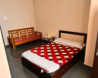 Hotel O Decent Inn - Imphal - Bedroom