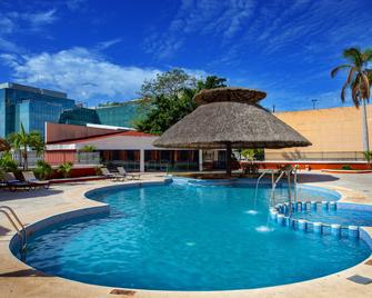 Holiday Inn Merida - Mérida - Pool