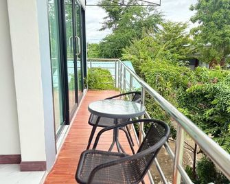 Park Villa Chaiyaphume - Chaiyaphum - Balcón