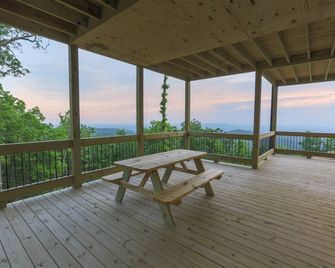 Above The Clouds | Talking Rock, Ga - Talking Rock - Balcony