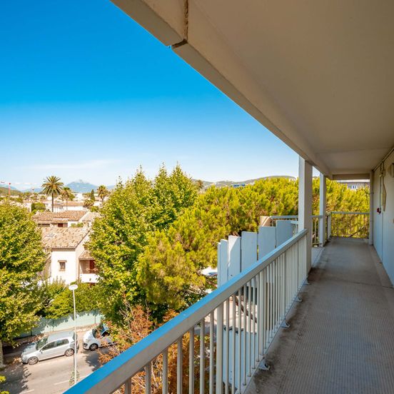 B&B HOTEL Hyeres image 1