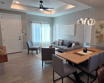 Lux Modern 3br - 2ba Duplex Brand New Furnished - Brownsville - Comedor