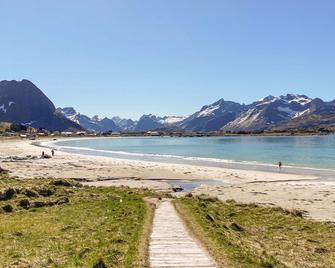 4 Bedroom Amazing Home In Fredvang - Fredvang - Beach