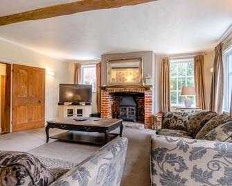 The Manor House - Halesworth - Wohnzimmer